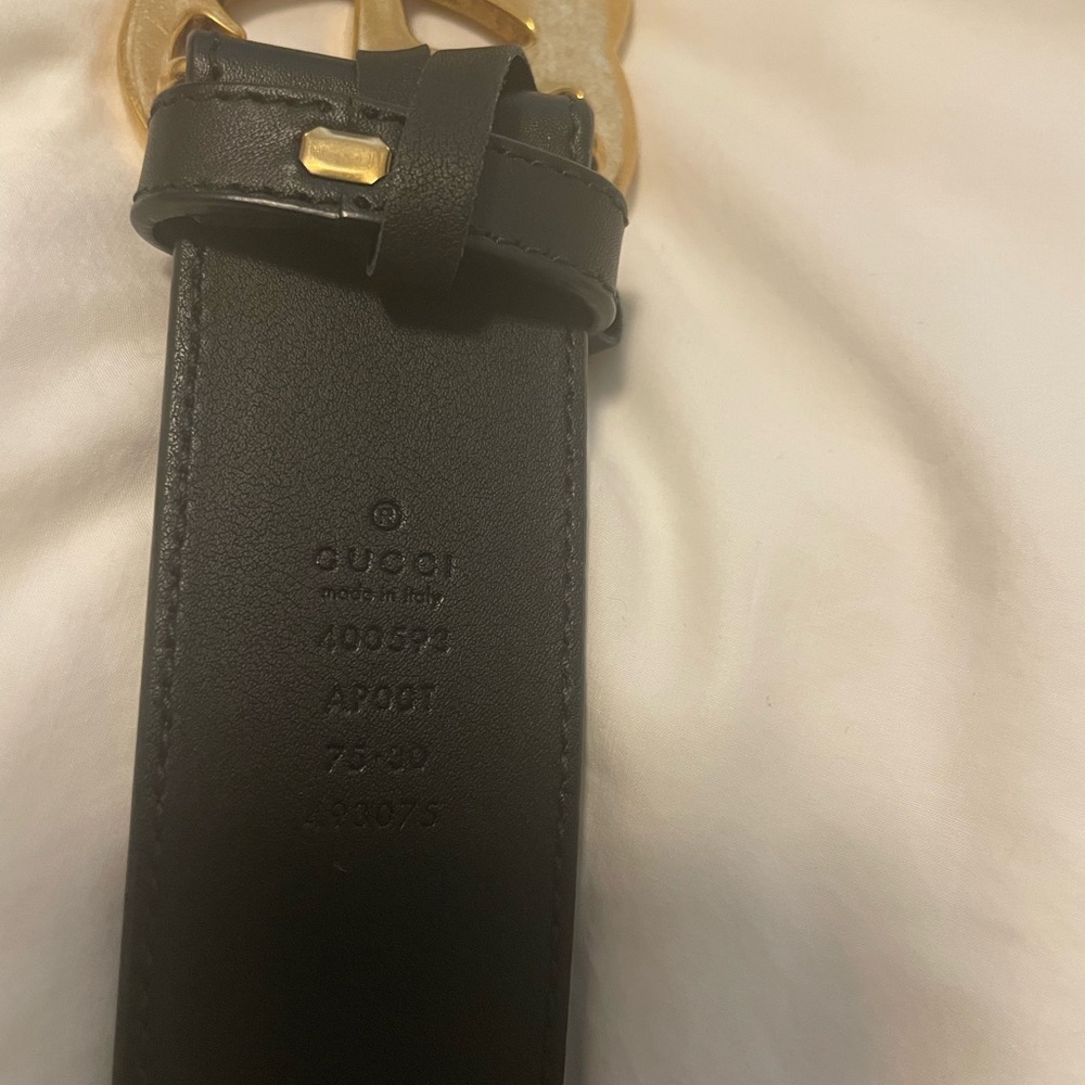 Gucci Black Leather Belt with Gold Buckle - Picture 2 of 6